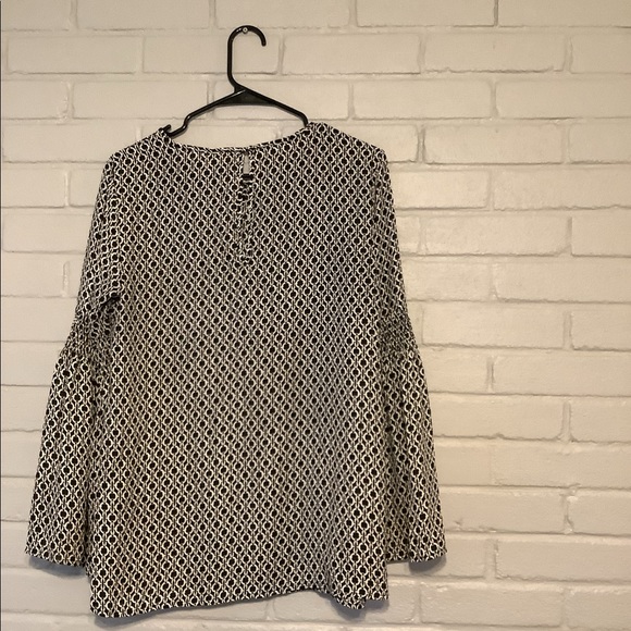 Michael Kors Chain Pattern Black and White Flowy Top Size M - Picture 2 of 6